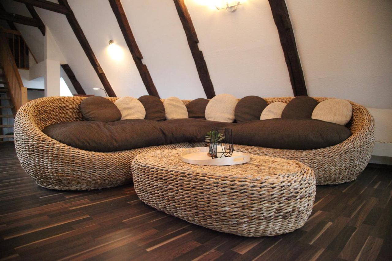 Wunderschoene Dachgeschoss - Maisonette Росток Экстерьер фото