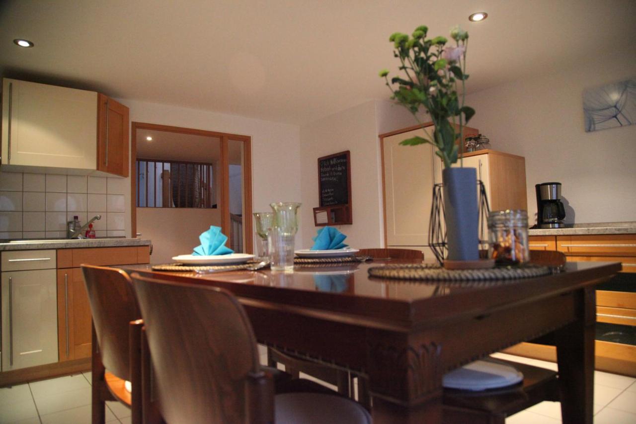 Wunderschoene Dachgeschoss - Maisonette Росток Экстерьер фото