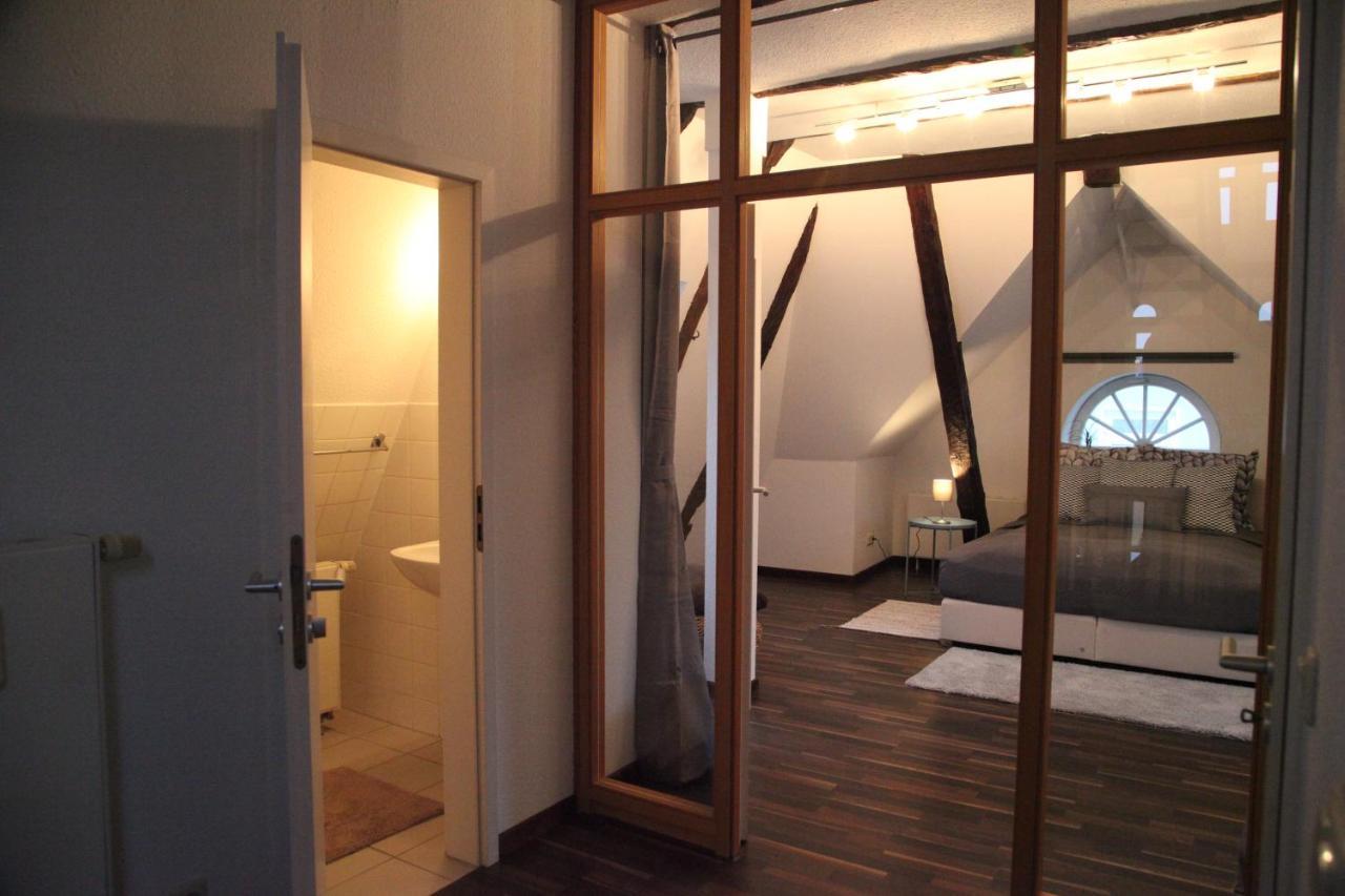 Wunderschoene Dachgeschoss - Maisonette Росток Экстерьер фото