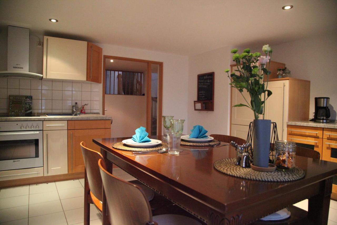 Wunderschoene Dachgeschoss - Maisonette Росток Экстерьер фото