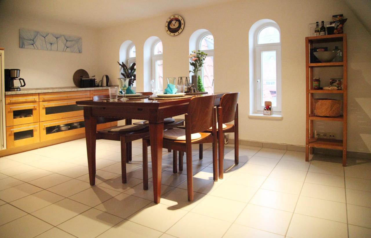 Wunderschoene Dachgeschoss - Maisonette Росток Экстерьер фото